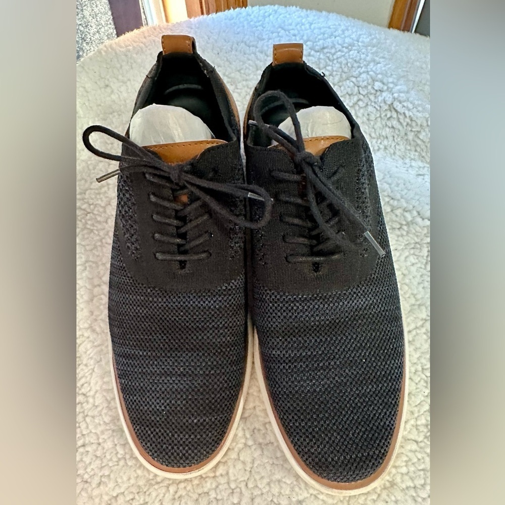 G.H. Bass & Co. Navy Knit Oxford Sneakers with Tan Accents Size 9.5